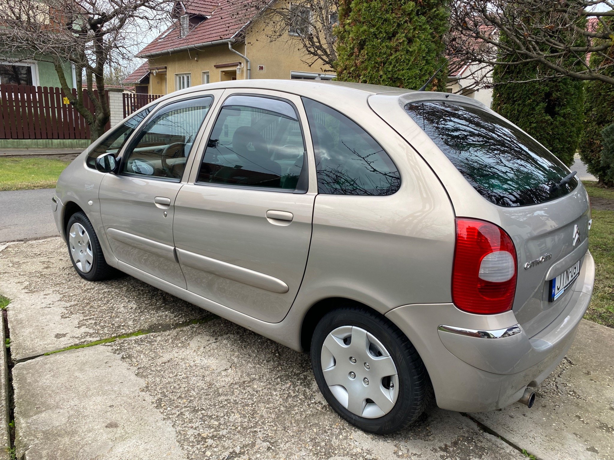 Elad Haszn Lt Citroen Xsara Picasso Hdi Exclusive B K Scsaba