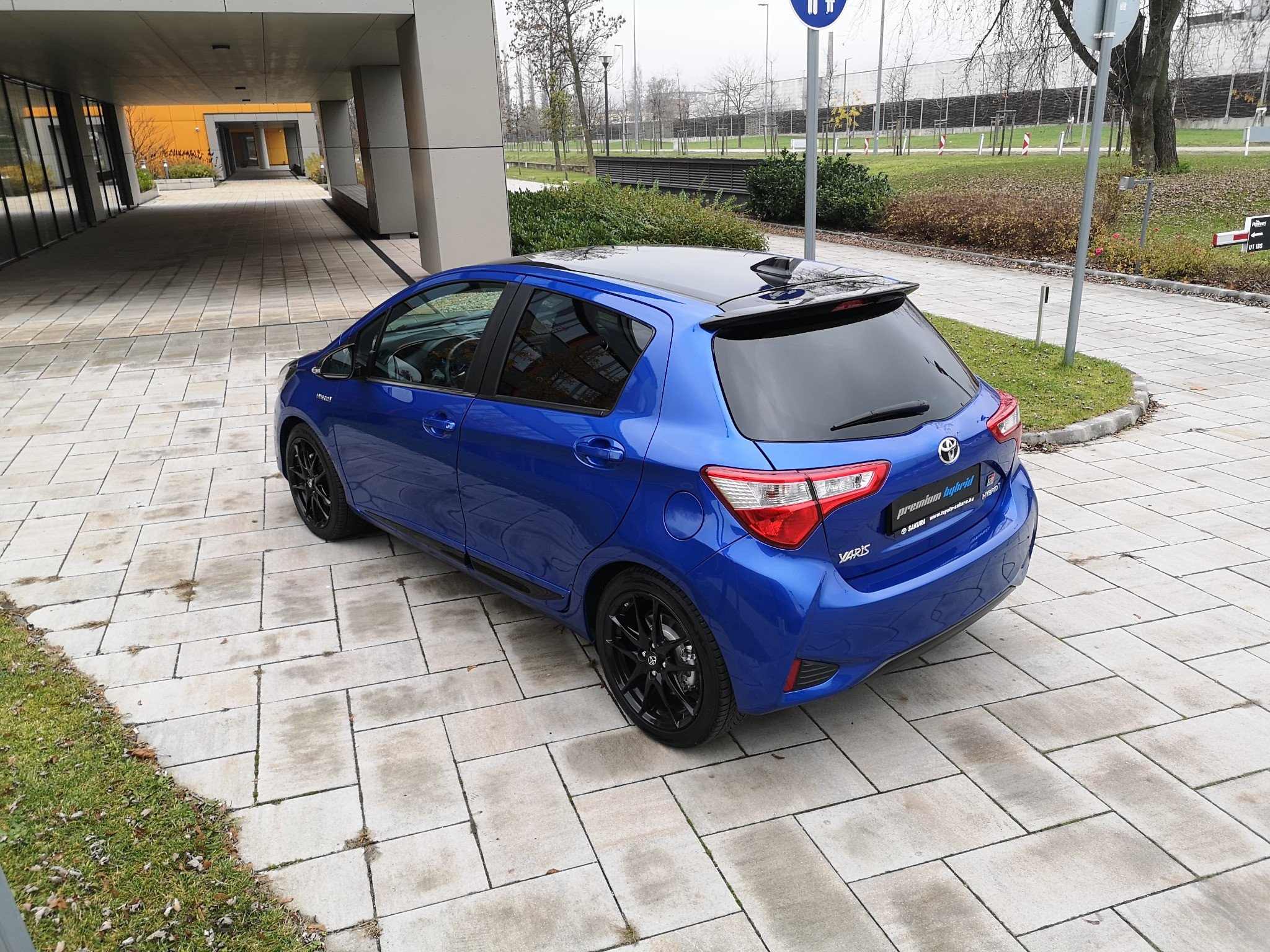 Eladó használt TOYOTA YARIS III 1 5 VVT i Hybrid GR Sport Smart e CVT