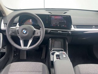 BMW X1 sDrive 18i +LED+Auto+SHZ+Parkass+Komfortzuga+ (2022)