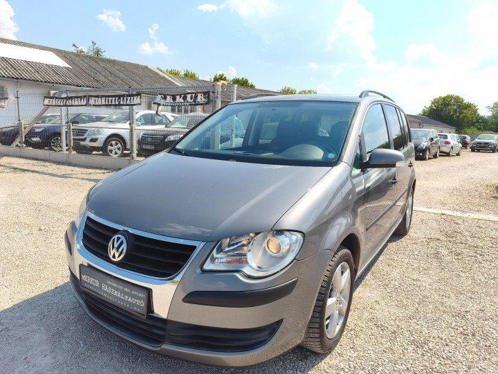Eladó VOLKSWAGEN - TOURAN 1.9 PD TDi Trendline Family 7 (személyes) - (2008) – Használt Jó állapotú VOLKSWAGEN TOURAN 1.9 PD TDi Trendline Family 7 (személyes) eladó 