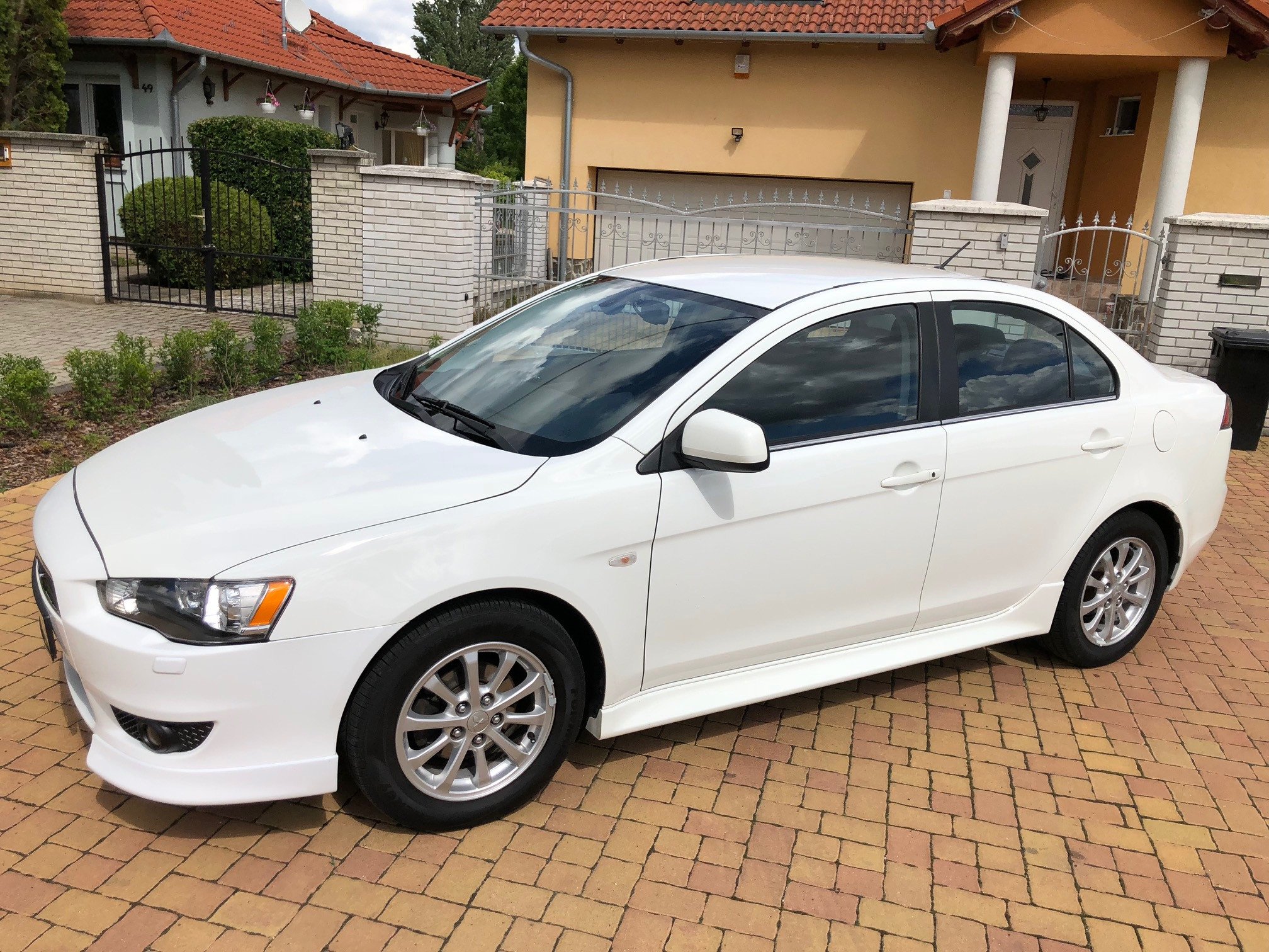 Mitsubishi lancer intense