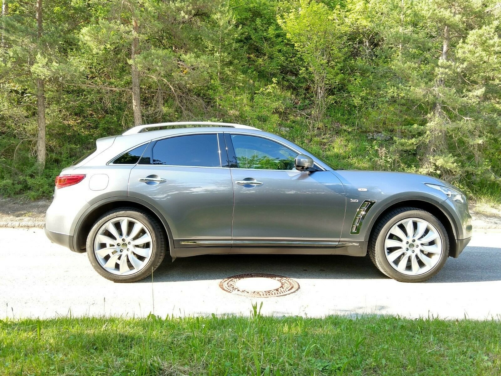 Infiniti qx70 v8