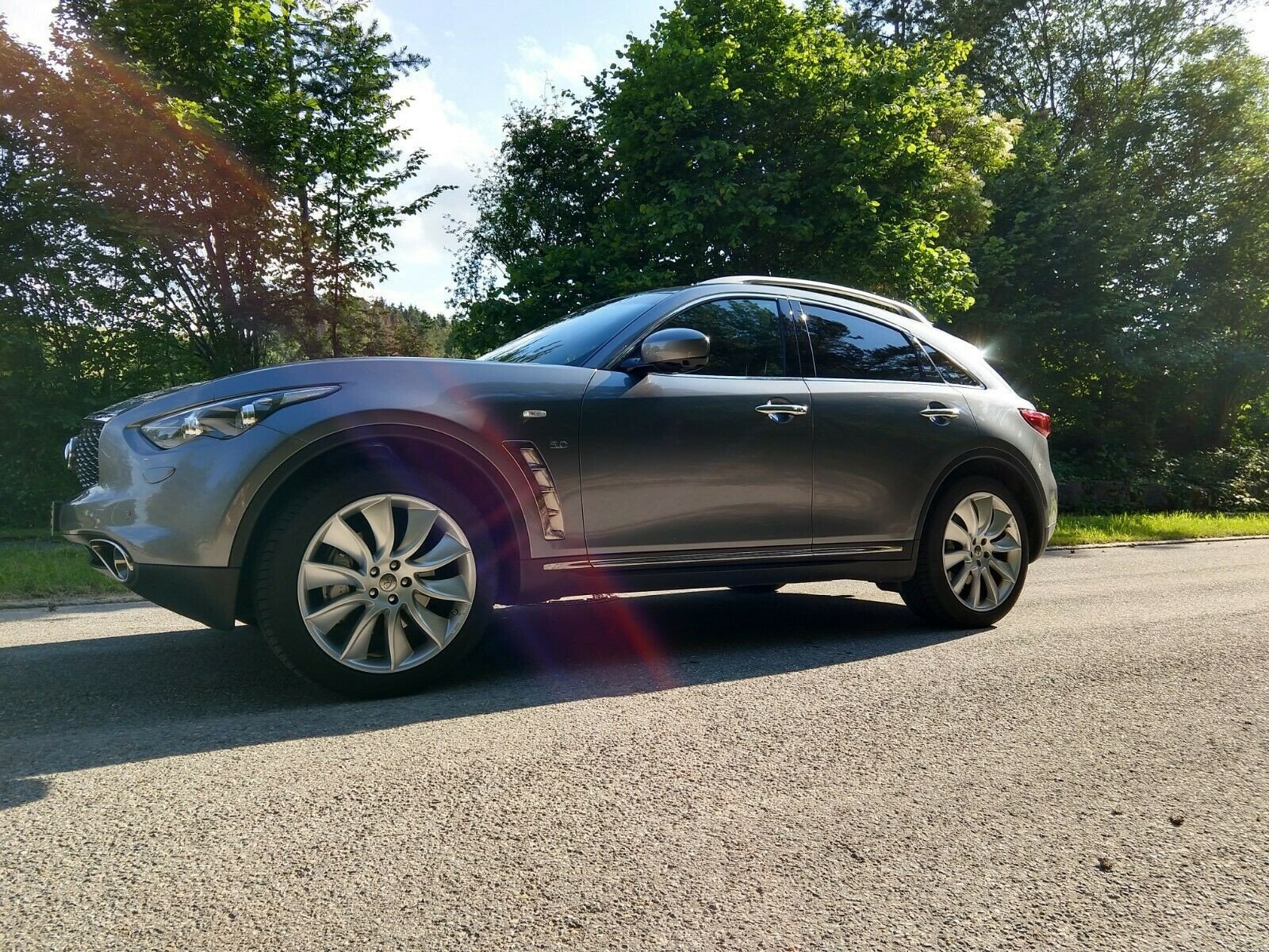 Infiniti qx70 v8