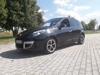 RENAULT SCÉNIC Grand 1.4 TCe Privilege (2010)