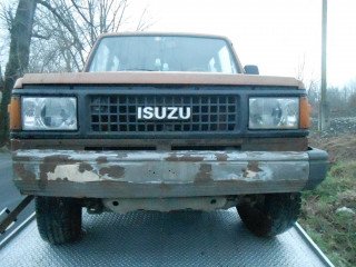 ISUZU TROOPER 4WD-DLX (1985)
