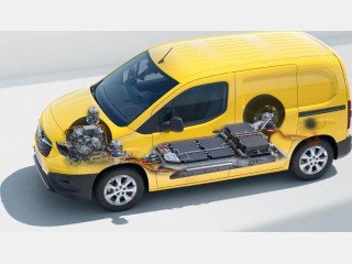 OPEL COMBO Combo-e Cargo 50kWh L2 Edition (Automata) (3 személyes) Készletről vihető elektromos kis áruszállító teherautó! KAVOSZ 5%-os FIX kamat (2023)