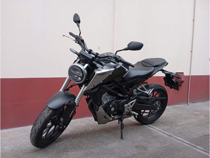 HONDA CB 125 R ABS Névre írva! Kitűnő, gyári állapot!