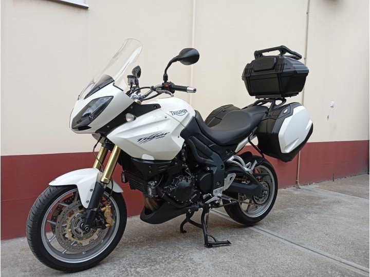 TRIUMPH TIGER 1050 ABS Pár nap alatt névre írva! Újszerű gyári állapot!