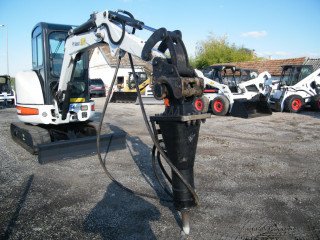 BOBCAT Hidraulikus betontörő kalapács 2 - 3 tonnás mini kotróra (2007)